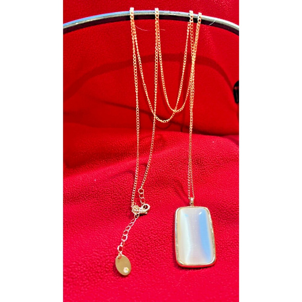 18" GOLD PLATED "Mother of Pearl" inspired necklace
